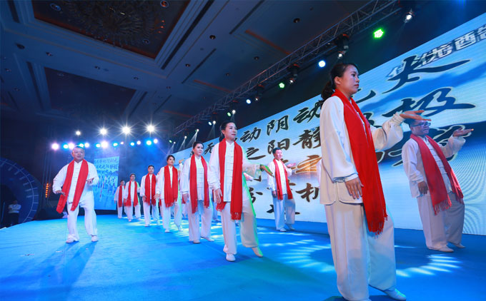 青龍?zhí)珮O隊年會上精彩表演 防水